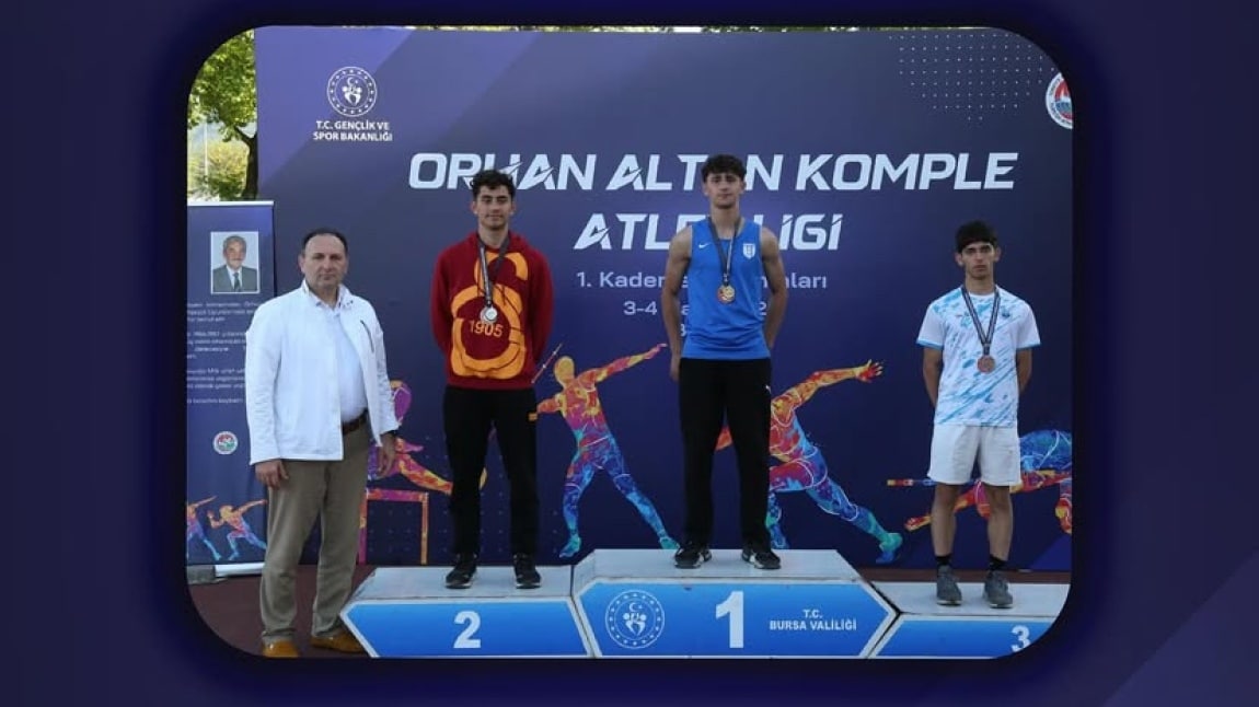 10-D Sınıfı öğrencimiz Egemen CEBBAR Bursa'da düzenlenen Decathlon yarışında Türkiye İkincisi olarak büyük bir başarıya imza attı.